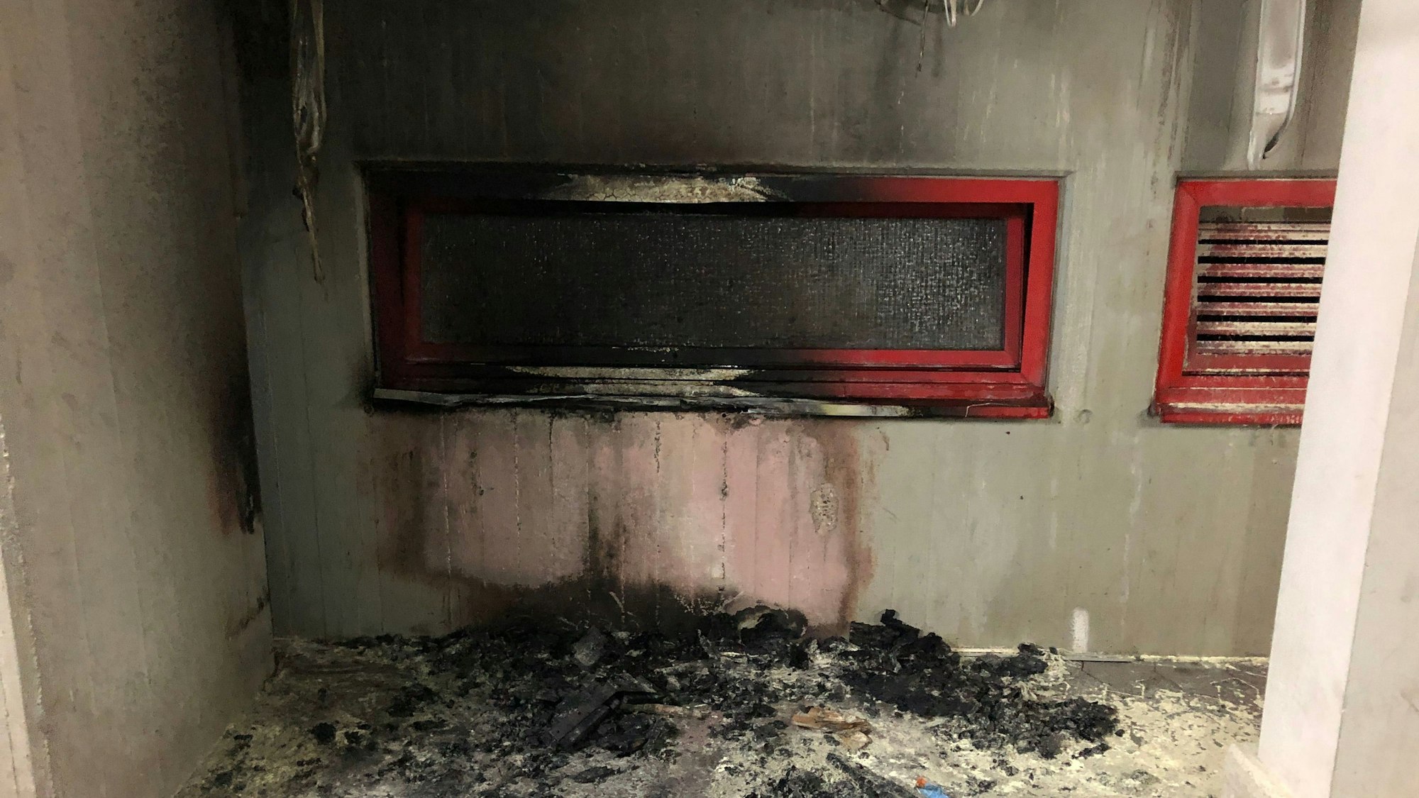 Die Polizei geht derzeit von Brandstiftung aus.