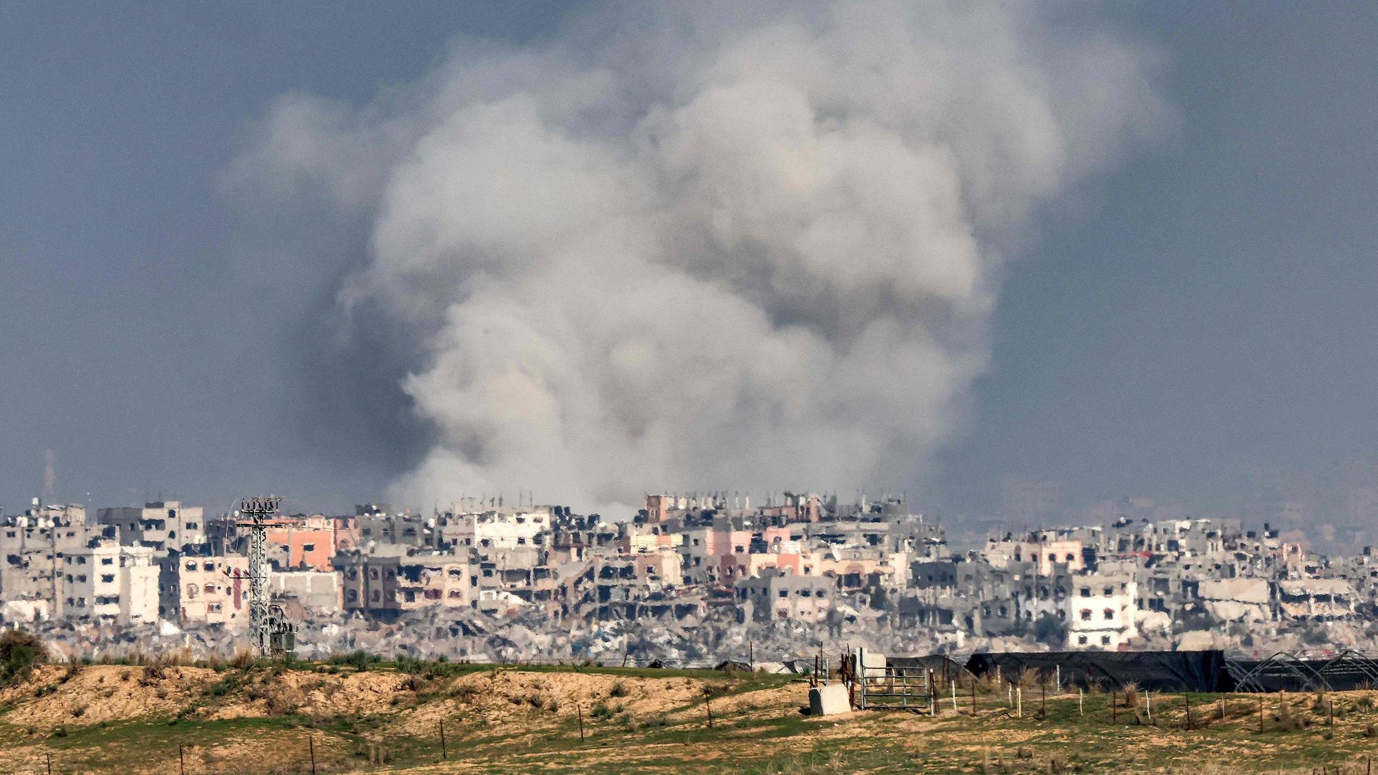 Die israelische Armee bombardiert seit Wochen Ziele im Gazastreifen. „Es ist eine sehr beängstigende Erfahrung, in einem Kriegsgebiet zu sein“, sagte die Ex-Geisel Yarden Romann-Gat. (Archivbild)