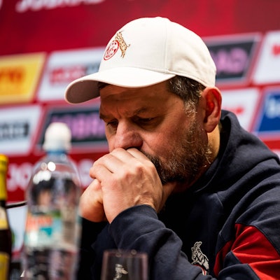 Steffen Baumgart wirkte am Sonntag in Freiburg nachdenklich, der Trainer braucht dringend Punkte.