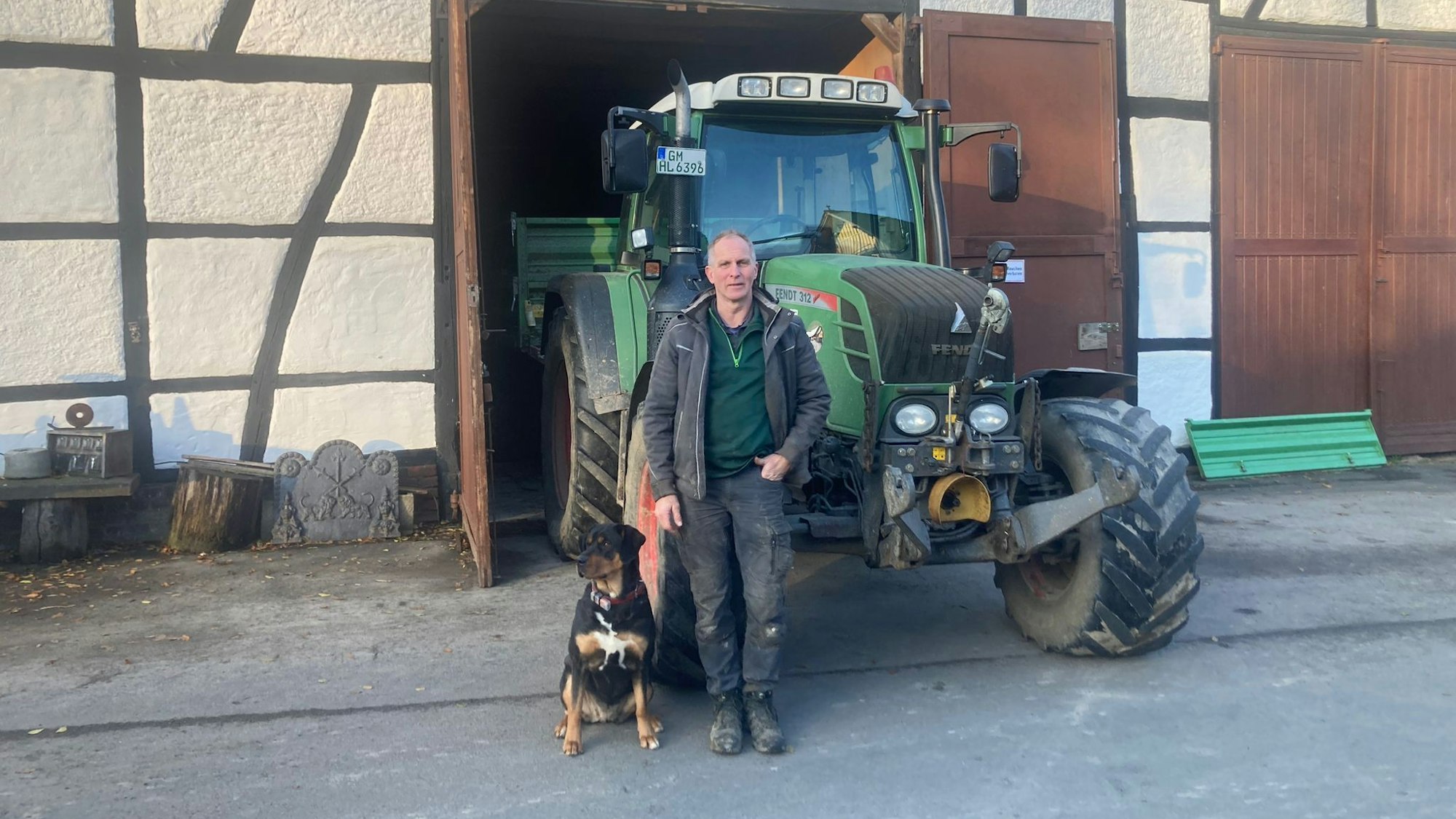 Franz Bellinghausen auf seinem Hof Haus Ley in Engelskirchen