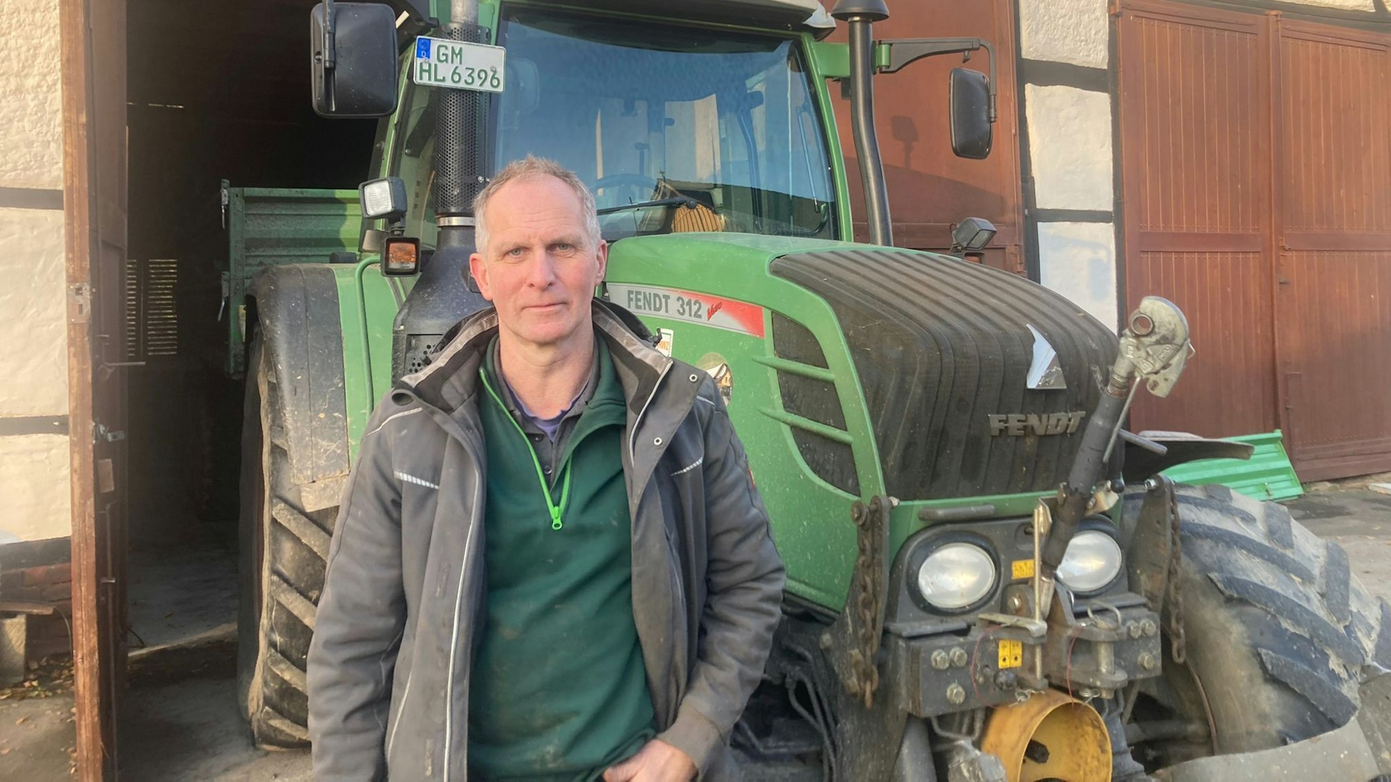 Franz Bellinghausen auf seinem Hof Haus Ley in Engelskirchen