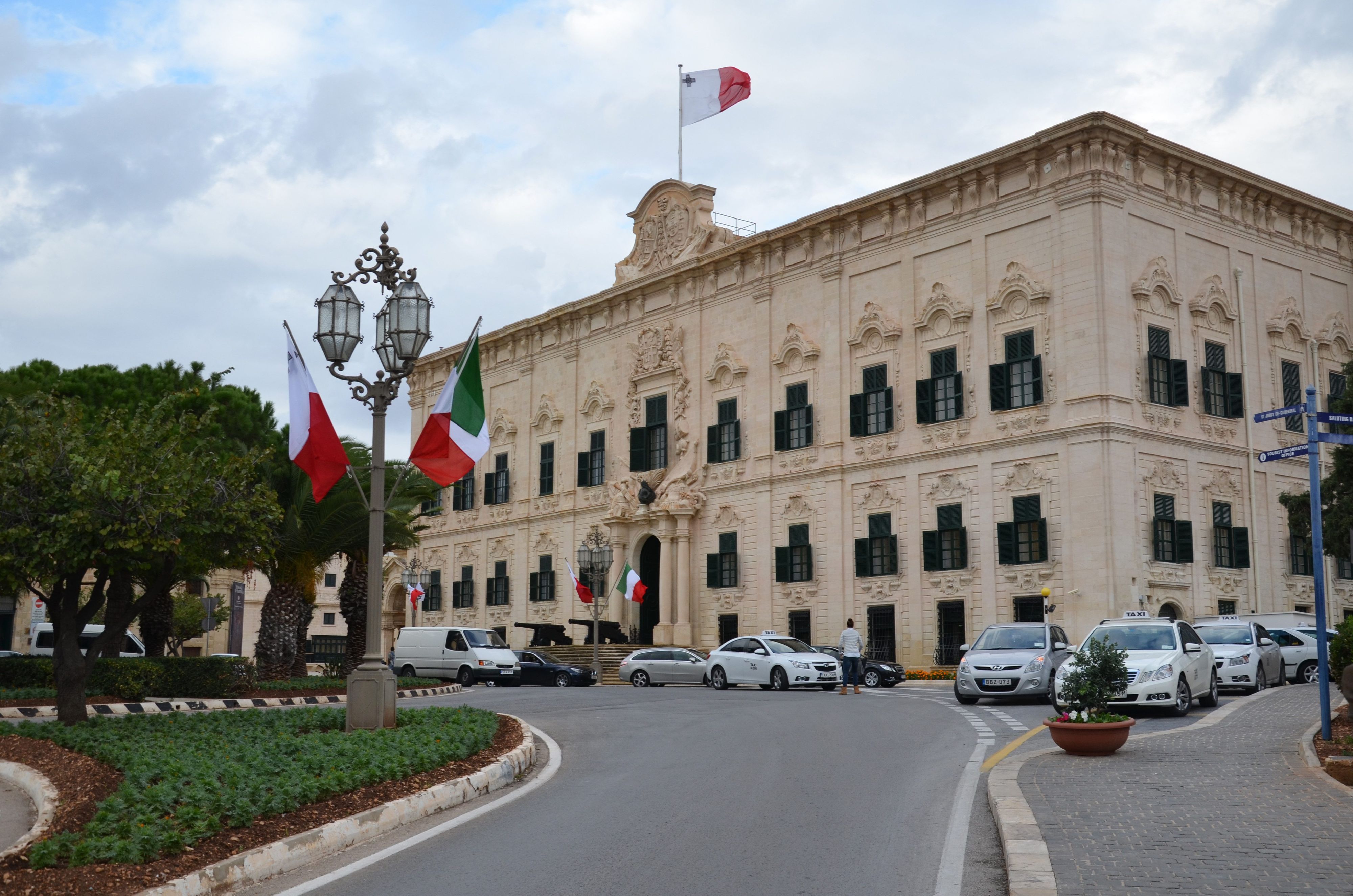 Blick auf den Kastilienpalast aus dem 16. Jahrhundert, heute der Regierungssitz in Malta.