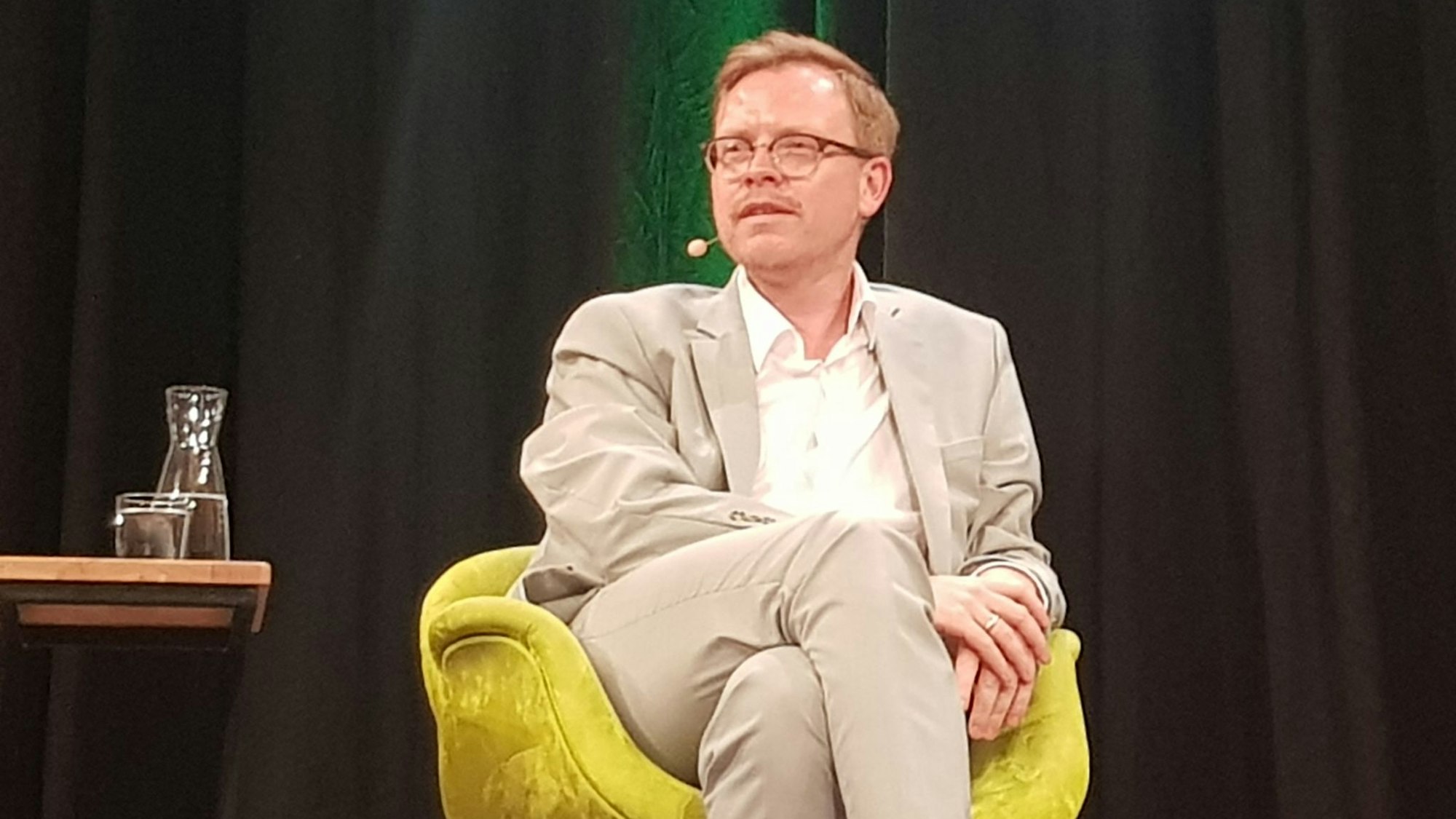 Der Philosoph Markus Gabriel bei der phil.cologne 2022.