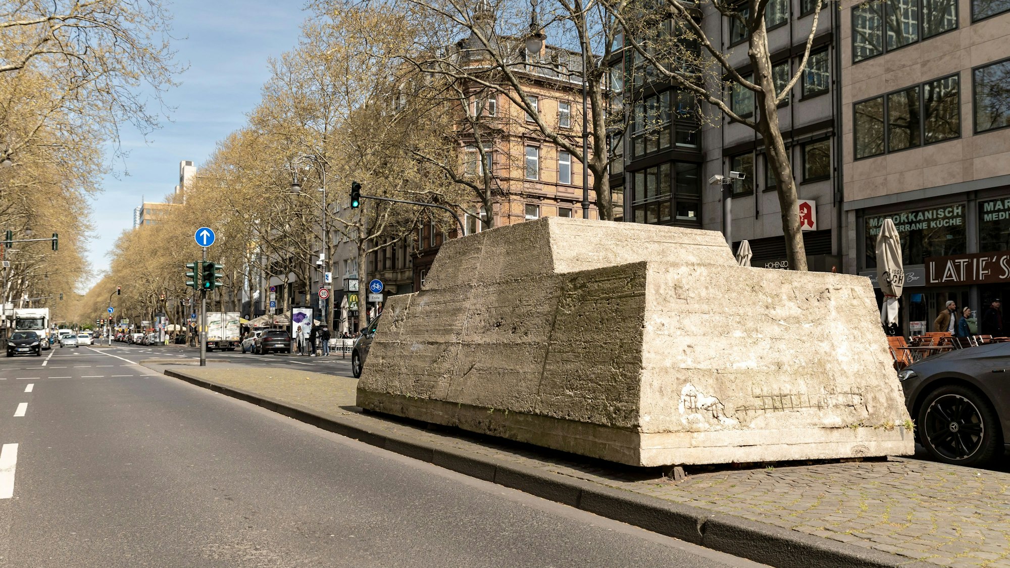 „Ruhender Verkehr“ ist eine Aktionsplastik auf dem Kölner Hohenzollernring, die im Jahre 1969 von Wolf Vostell geschaffen wurde.