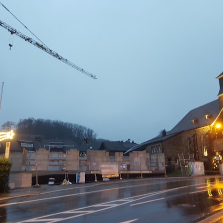 Auf einer Baustelle in Kürten-Biesfeld ist ein Arbeiter ums Leben gekommen.