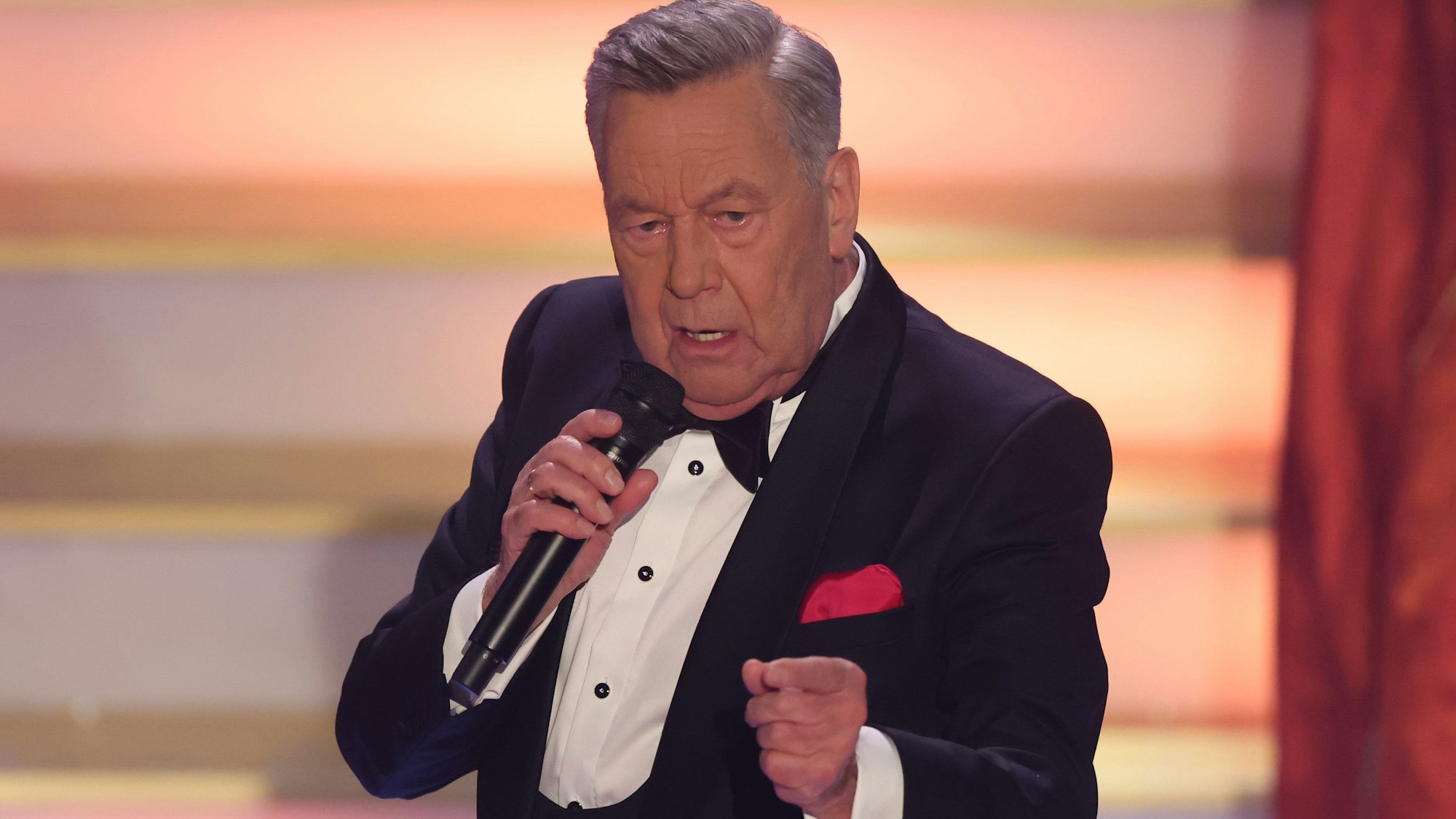 Roland Kaiser singt in der Show „Das Adventsfest der 100.000 Lichter“.