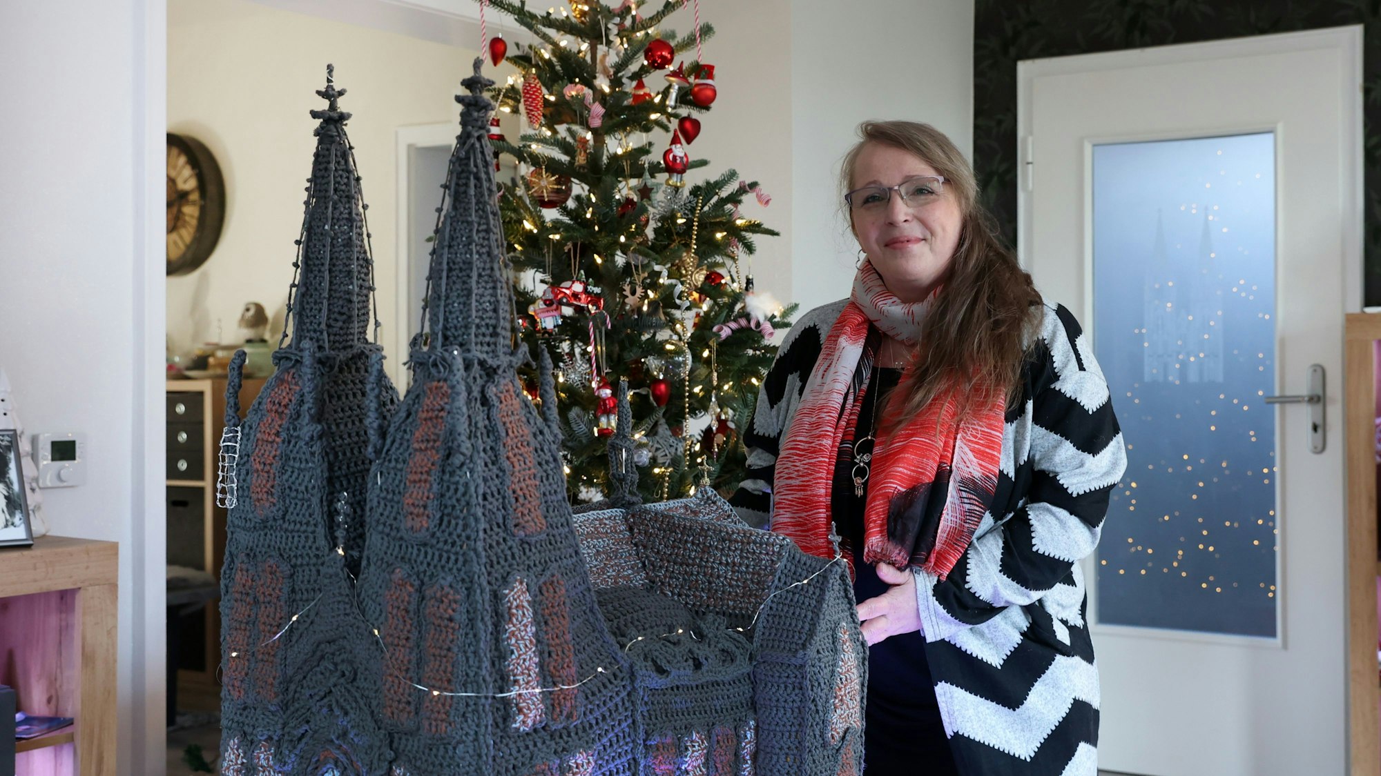 Zu sehen ist der gehäkelte Dom von Gabriele Hübner aus Rösrath