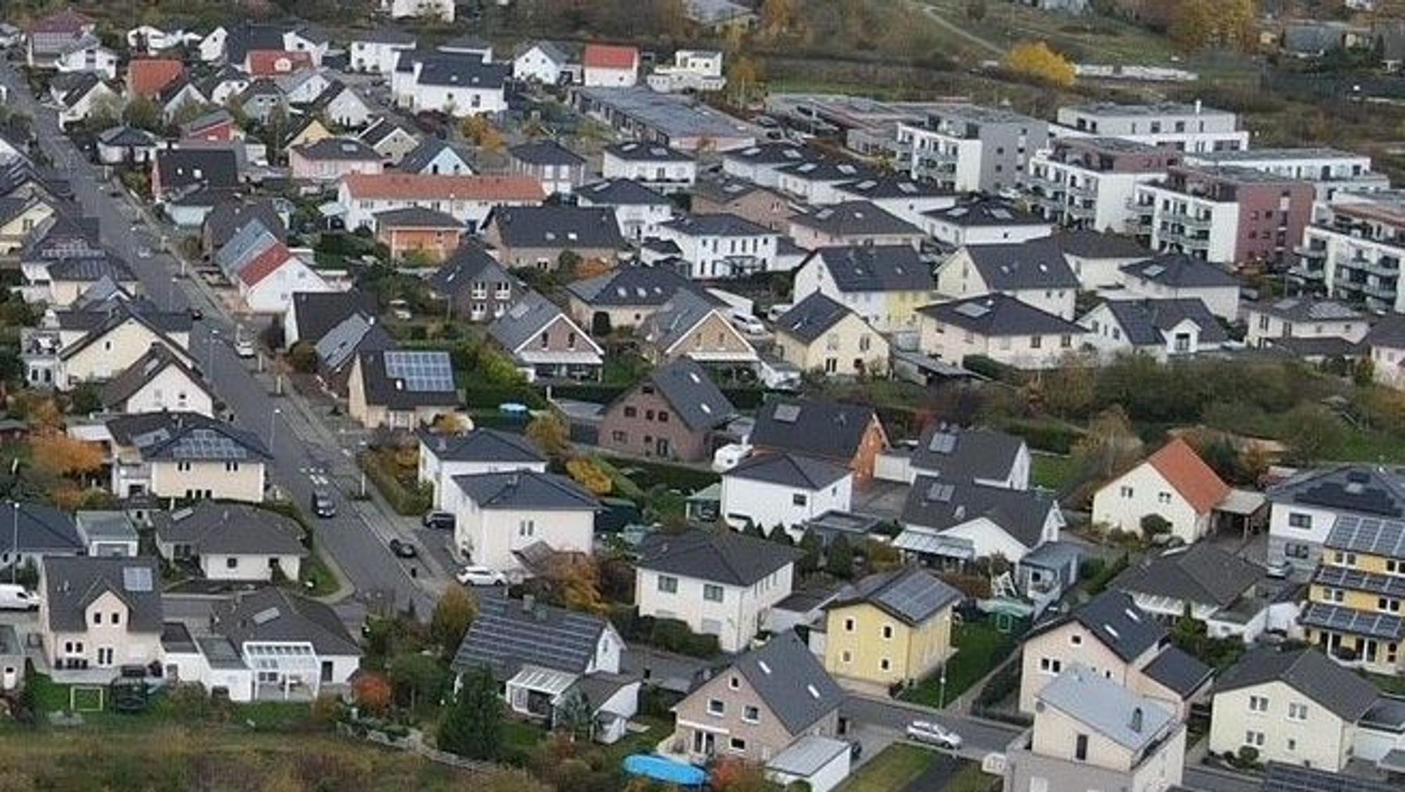 Das Bild zeigt symbolisch eine Luftaufnahme von dem dicht besiedelten Wohngebiet in Weilerswist-Süd.