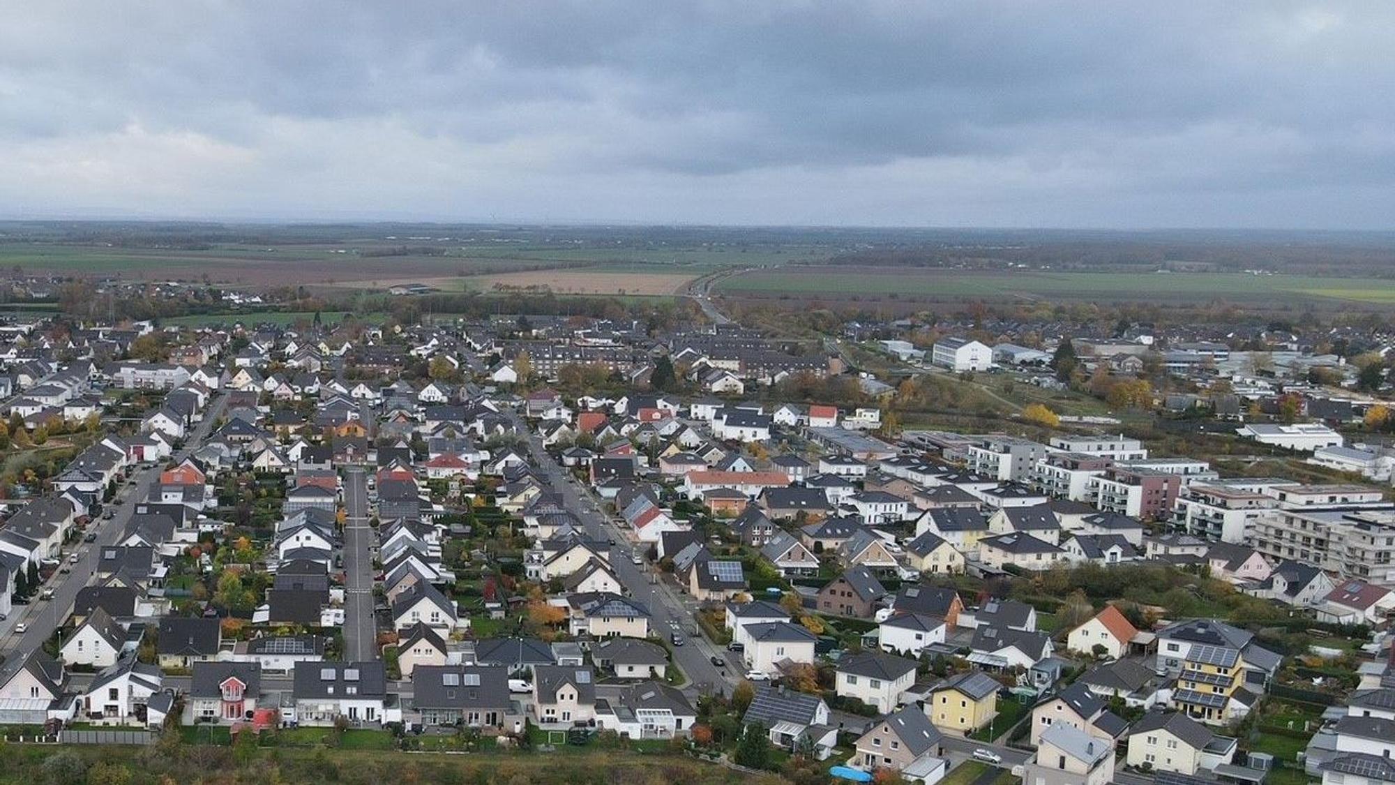 Das Bild zeigt einen Großteil von Weilerswist-Süd aus der Luft.