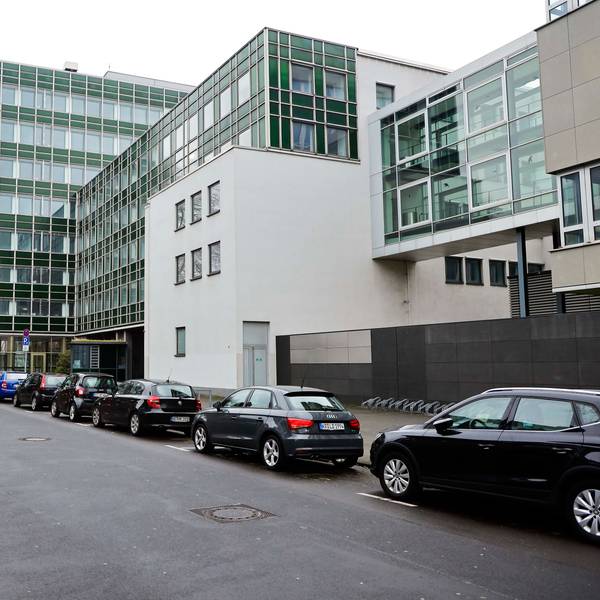 Die frühere Kaufhof-Zentrale in der Leonhard-Tietz-Straße.