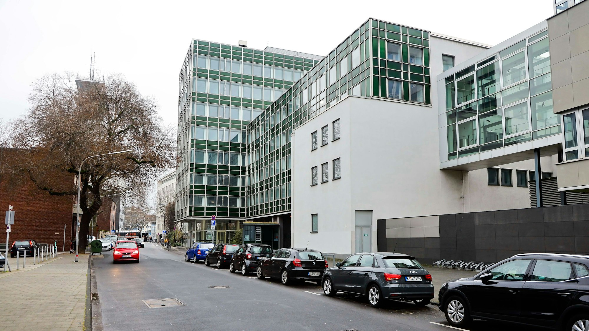 Die frühere Kaufhof-Zentrale in der Leonhard-Tietz-Straße.