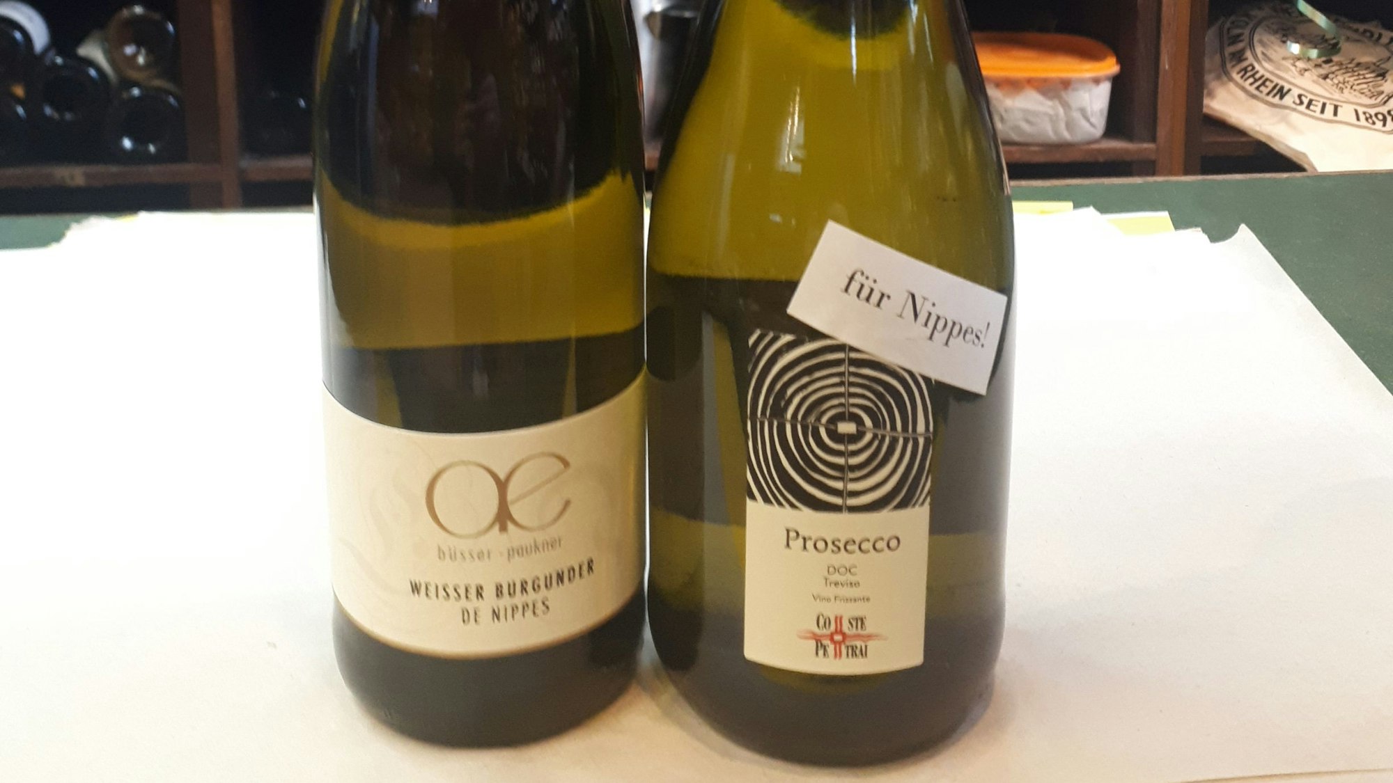 In der Weinhandlung Kleefisch gibt es „Weißen Burgunder de Nippes“ und den „Prosecco für Nippes“.