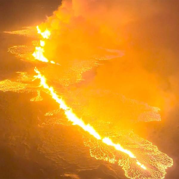 Ein kilometerlanger Lavafluss hat sich oberhalb des Magmatunnels auf der Reykjanes-Halbinsel auf Island gebildet. In der Nacht zu Dienstag ereignete sich dort ein verheerender Vulkanausbruch.