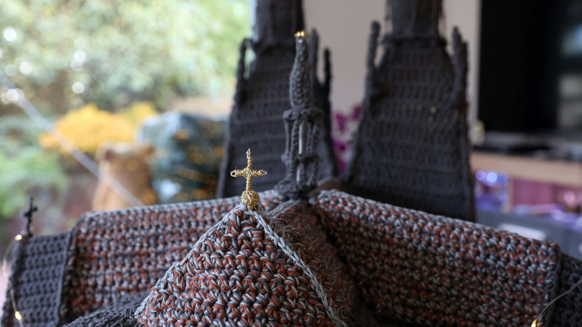 Zu sehen ist der Häkel-Dom von Gabriele Hübner aus Rösrath