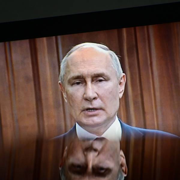 Der russische Präsident Wladimir Putin bei einer Fernsehansprache. Laut einem ehemaligen russischen Wagner-Söldner kamen Befehle für Gräueltaten in der Ukraine direkt aus dem Büro des Kremlchefs. (Archivbild)