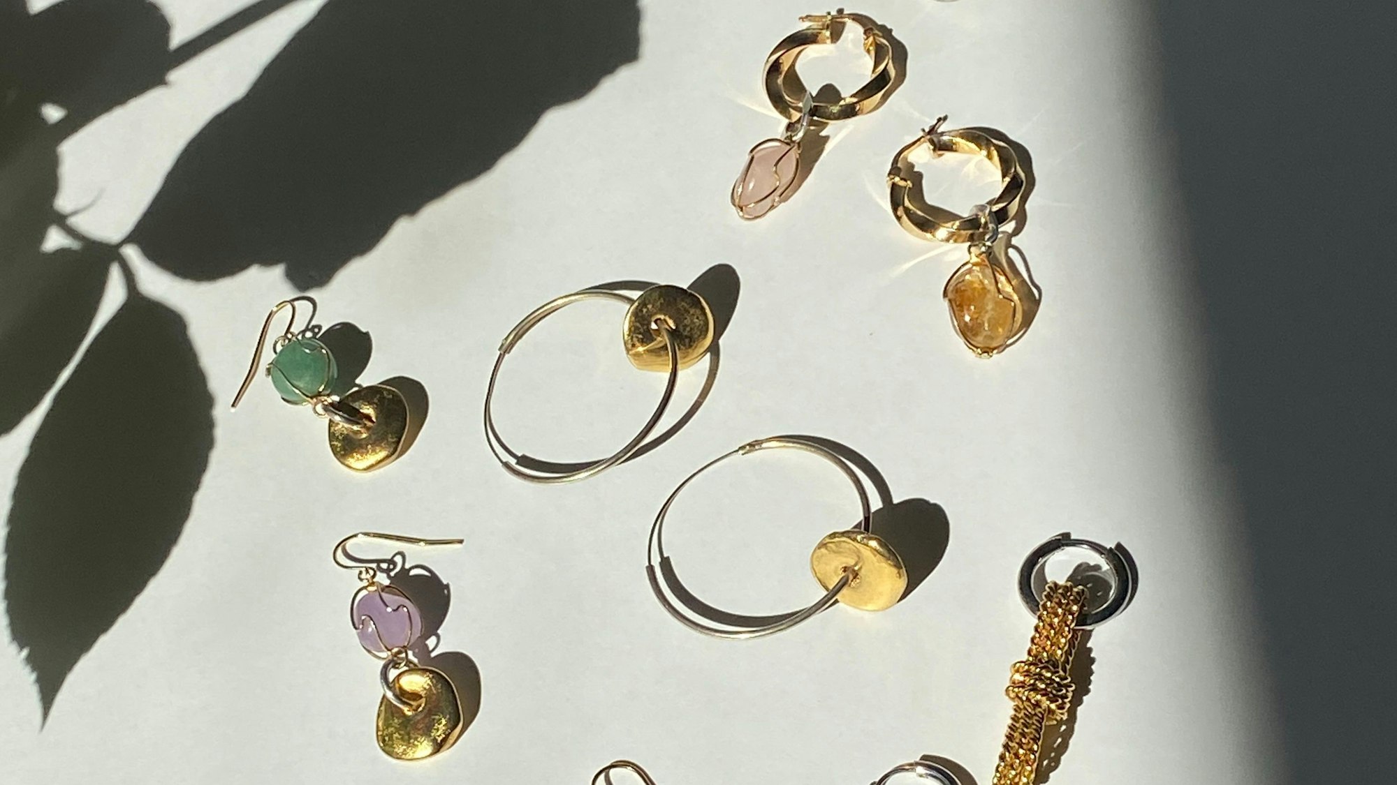 Schmuck der Kollektion „reborn jewellery“ im Laden „Het Kollektief“