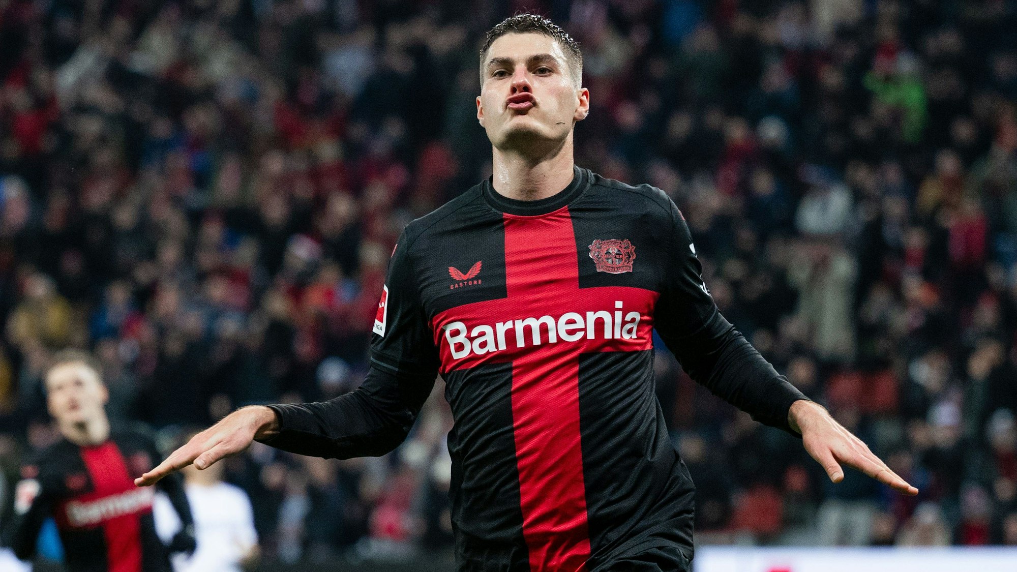 Leverkusens Torschütze Patrik Schick jubelt nach seinem Treffer zum 2:0.