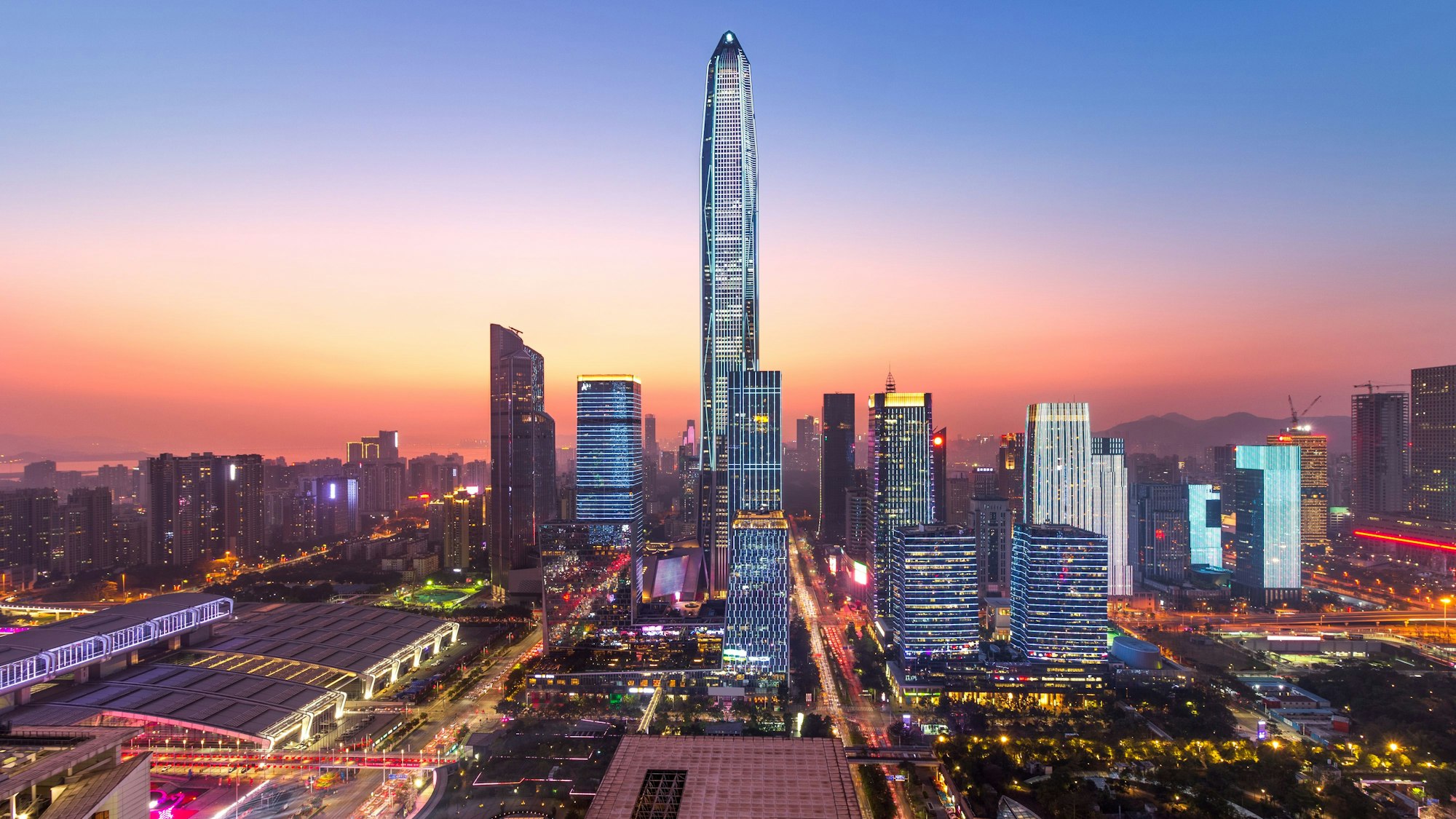 Die Skyline des Finanzbezirks Shenzhen Futian CBD.