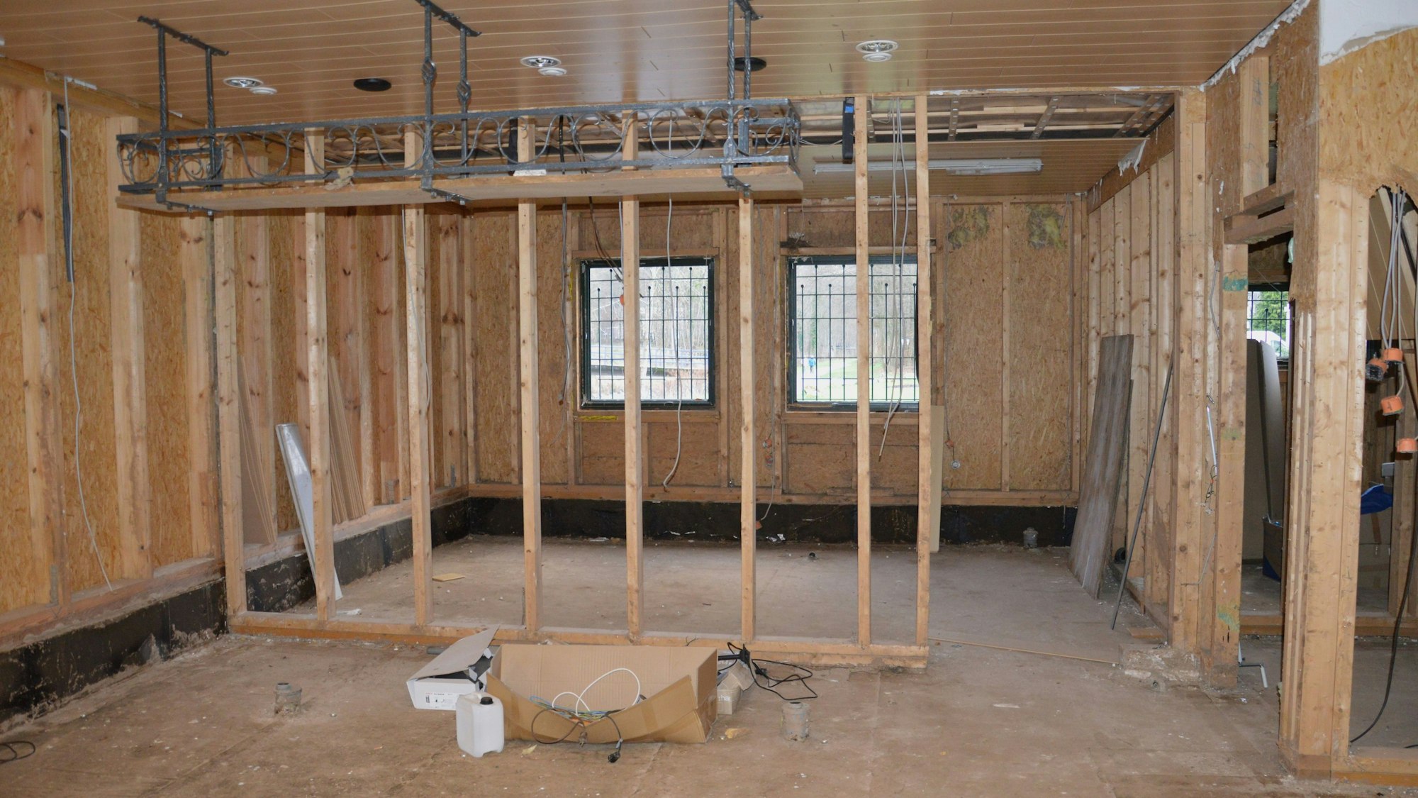 Blick in das Schützenhaus, das zurzeit noch ein Rohbau ist.