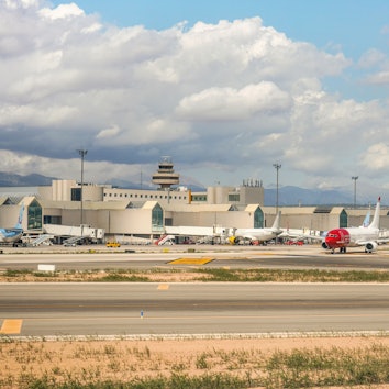 Der Flughafen von Palma de Mallorca. Hier hat sich ein tödlicher Unfall mit einem deutschen Urlauber ereignet (Symbolbild).