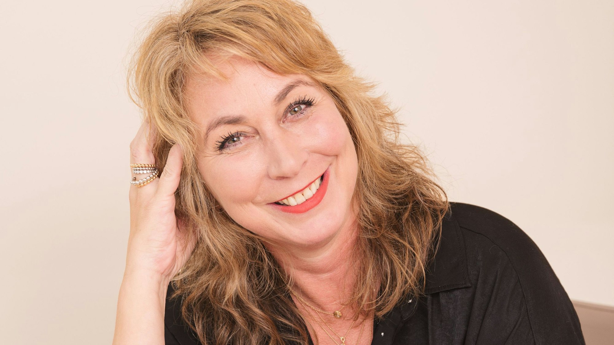 Wera Aretz lacht in die Kamera