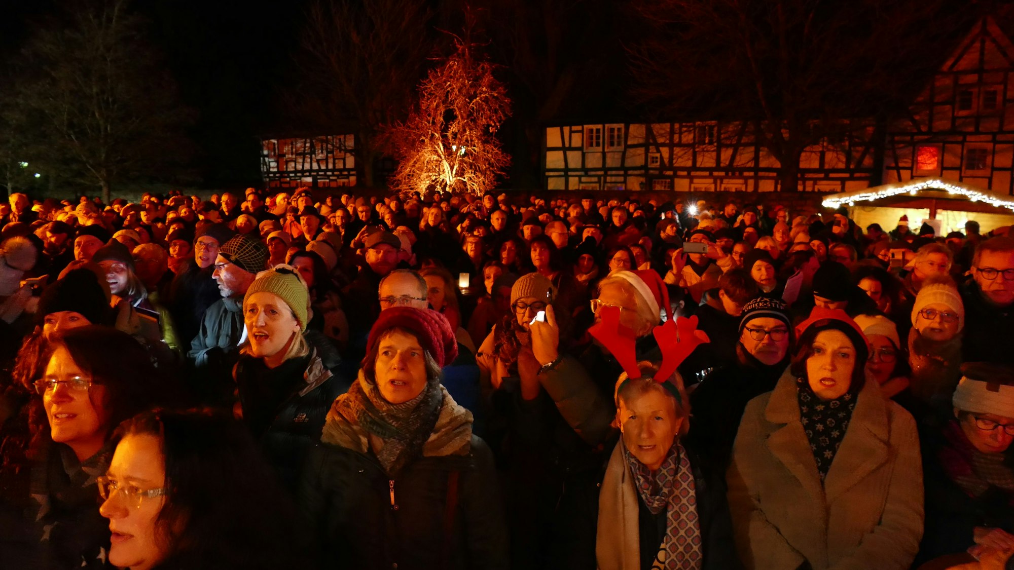 Die Zuschauerinnen und Zuschauer sangen begeistert mit.