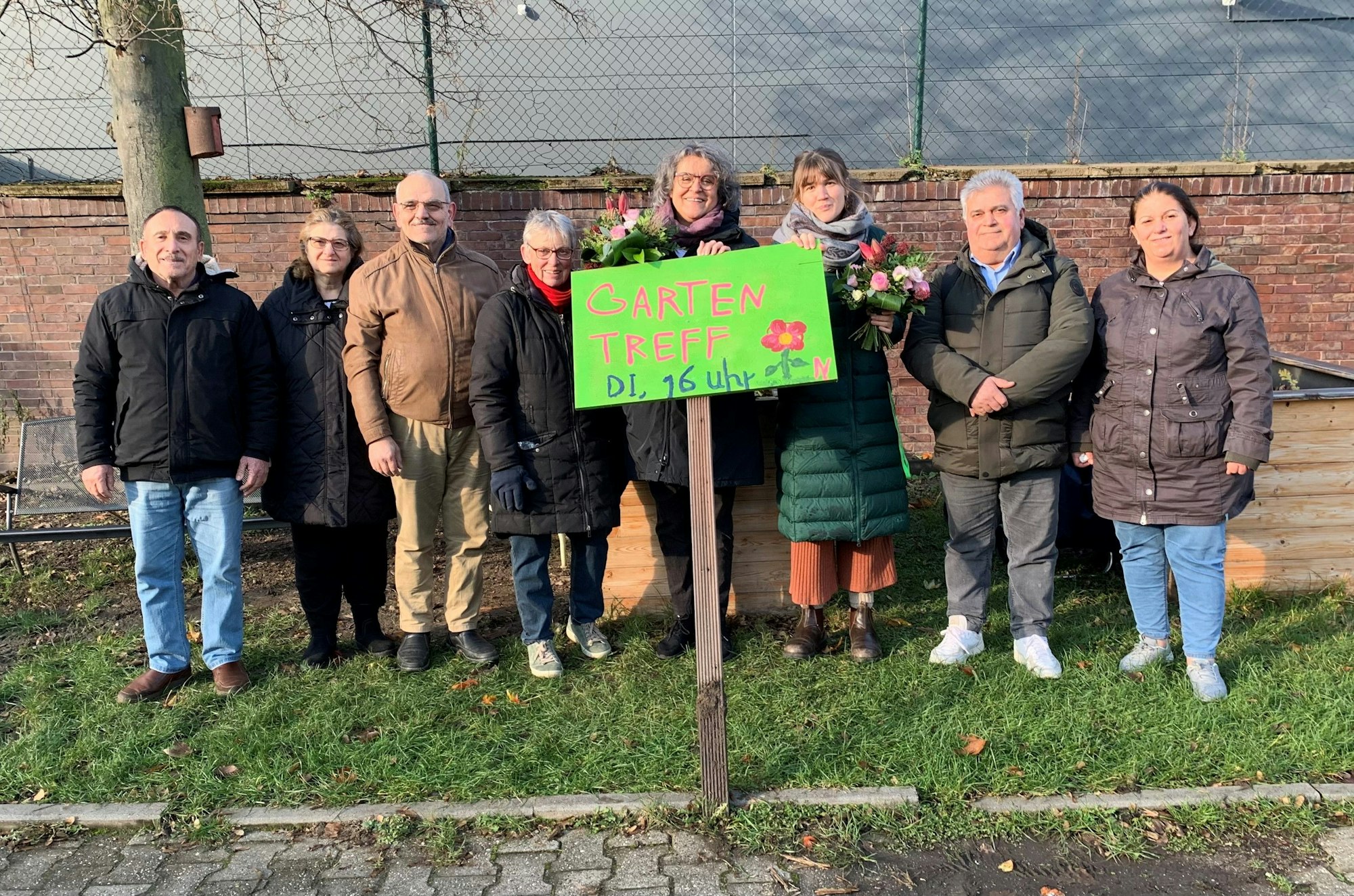 Das Interkulturelle Zentrum der Awo „Leben in Opladen“ konnte mit seinem interkulturellen Garten überzeugen: Majeed Zaido, Lababidi Jaimaa, Kourie Jean, Heidi Pliszewski, Brigitte Kühn (AWO Leverkusen), Layla Peschke (AWO Leverkusen), Farhad Hussein, Bahieh Ali (v.l.).