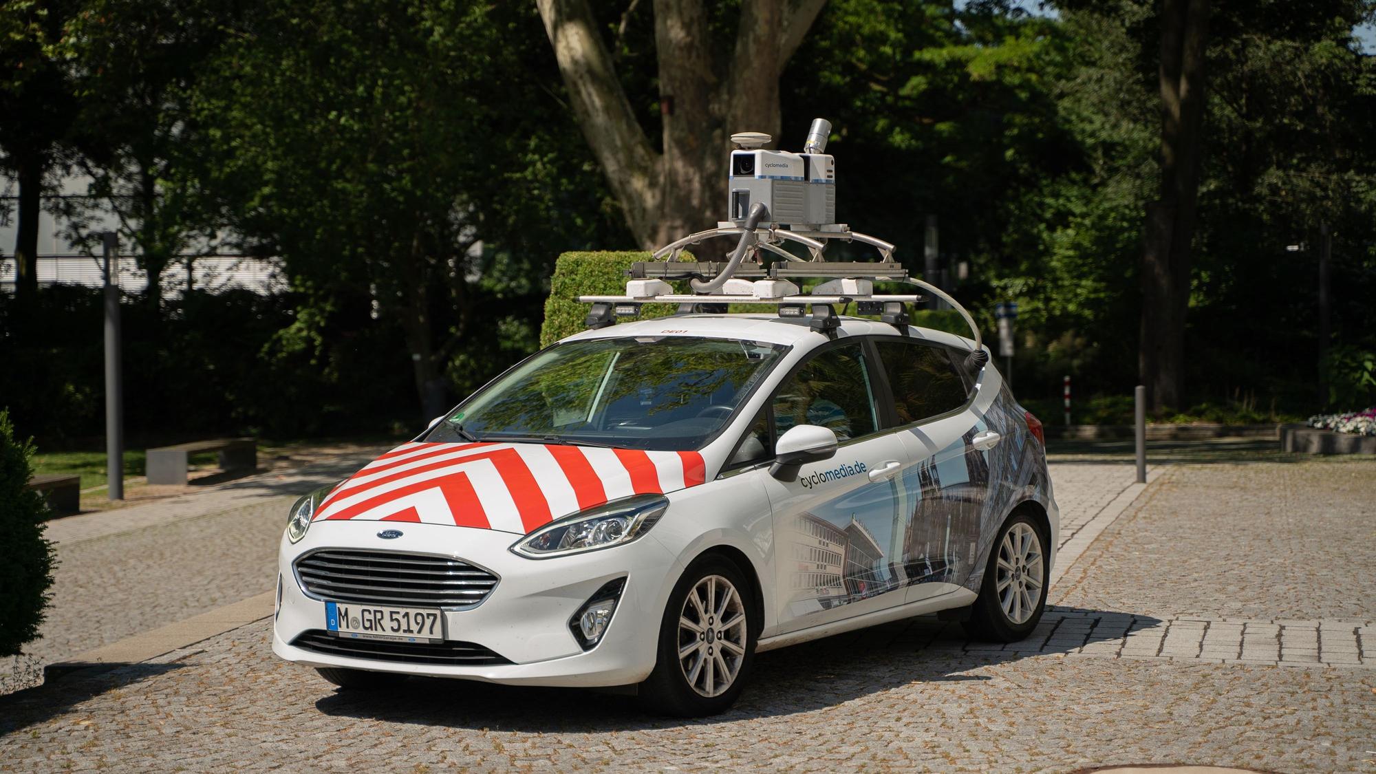 Auto mit Kamera und Laserscanner