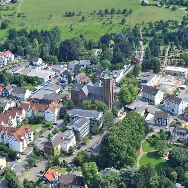 Die Burscheider Stadtmitte aus der Luft.