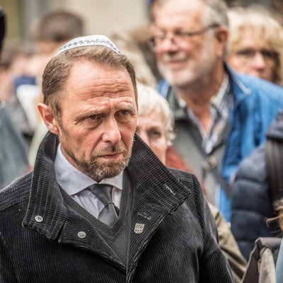 Uwe Richrath trägt eine Kippa.