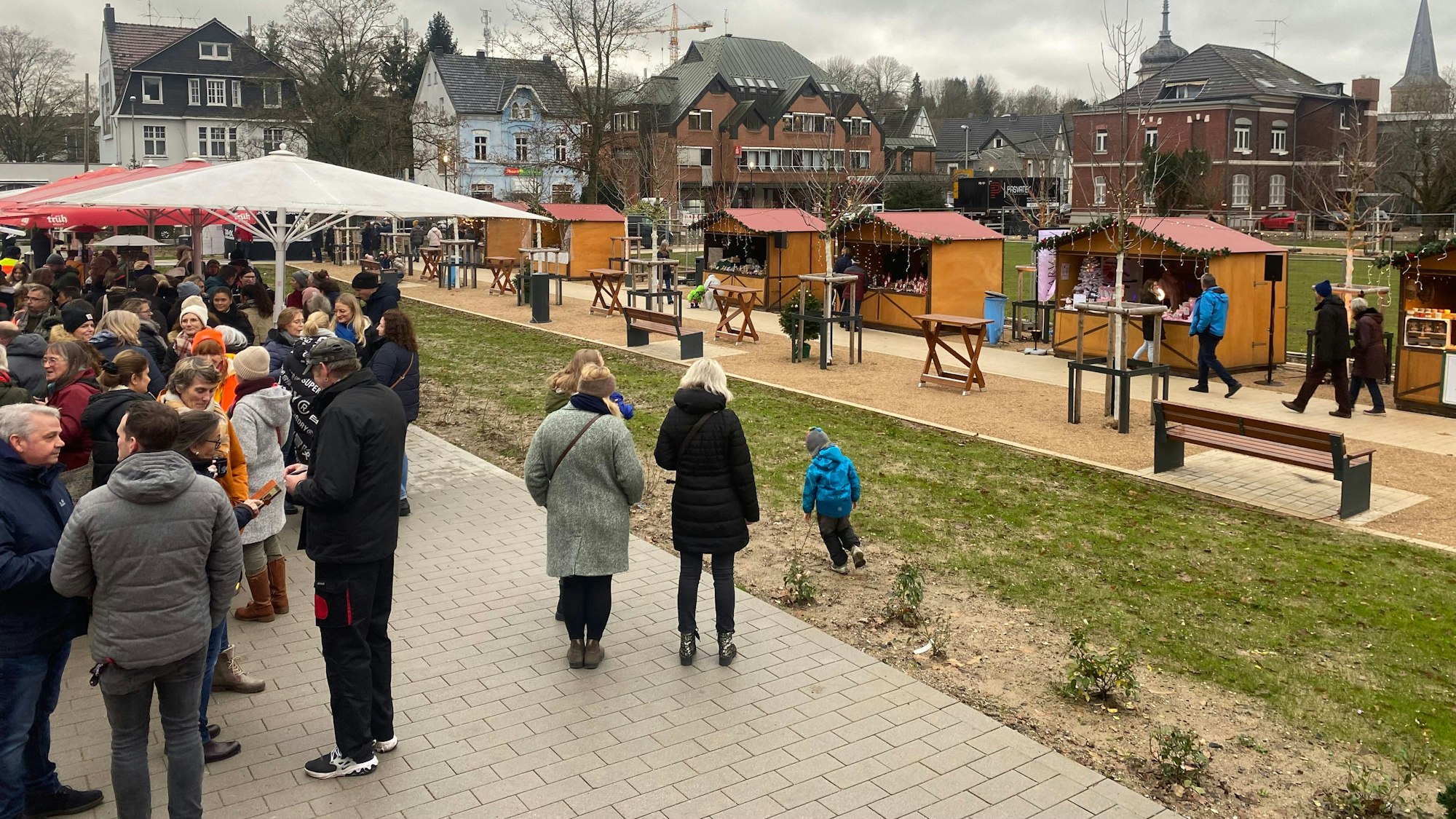 Im vergangenen Jahr fand der Weihnachtsmarkt zum ersten Mal im umgestalteten Stadtpark statt.
