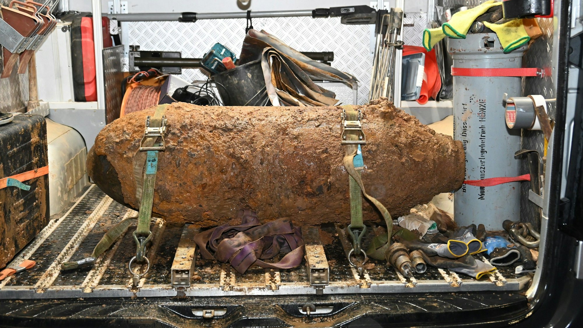 Zu sehen ist eine Bombe aus dem Zweiten Weltkrieg.