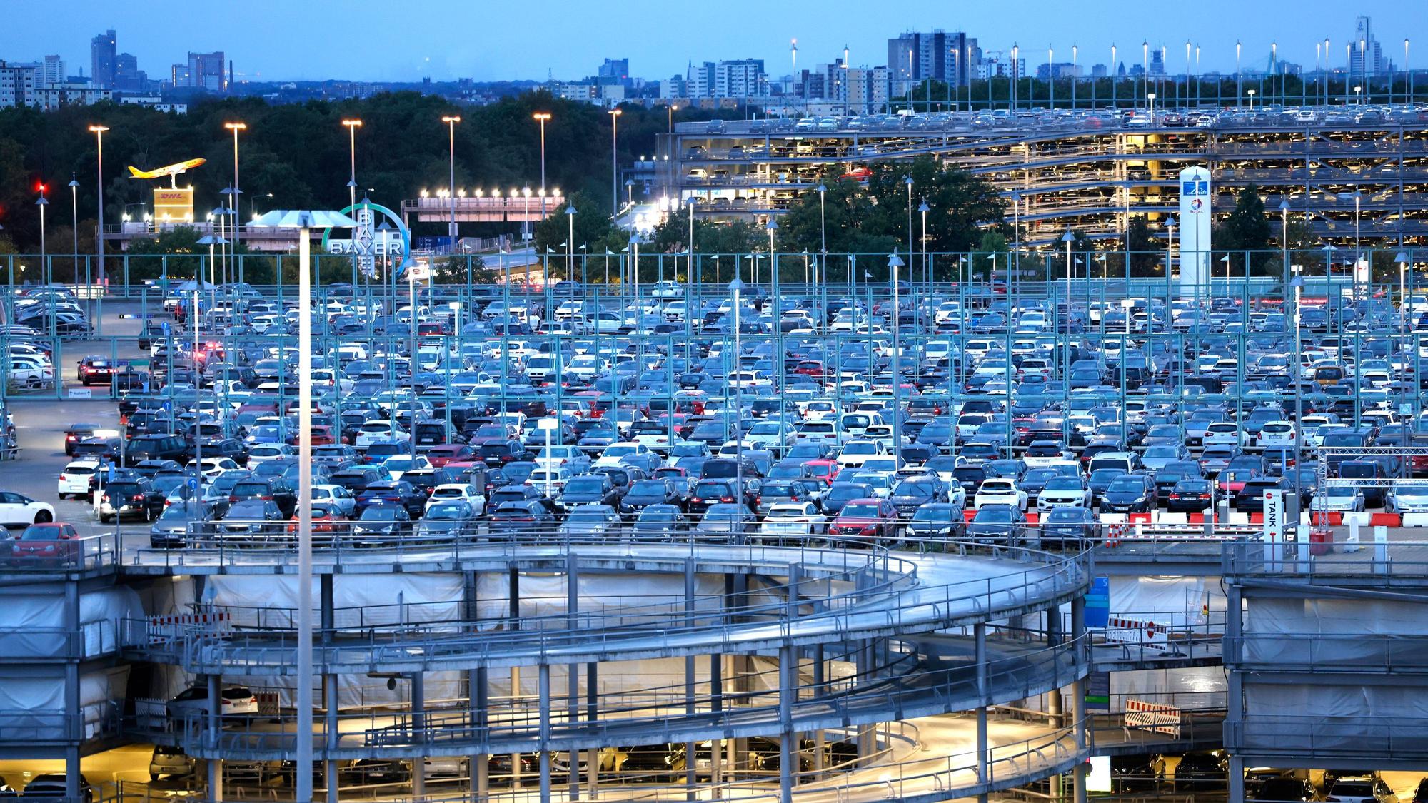Parkplatz, Flughafen Köln/Bonn