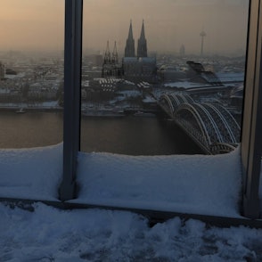 verschneites köln von lvr turm panorama mit dom
20101220 köln