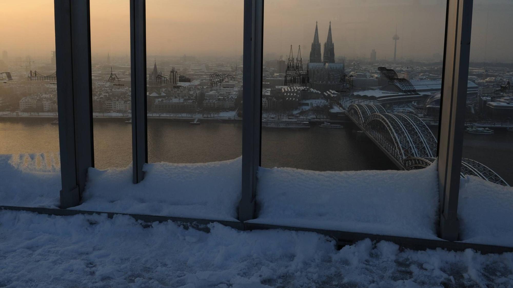 verschneites köln von lvr turm panorama mit dom
20101220 köln