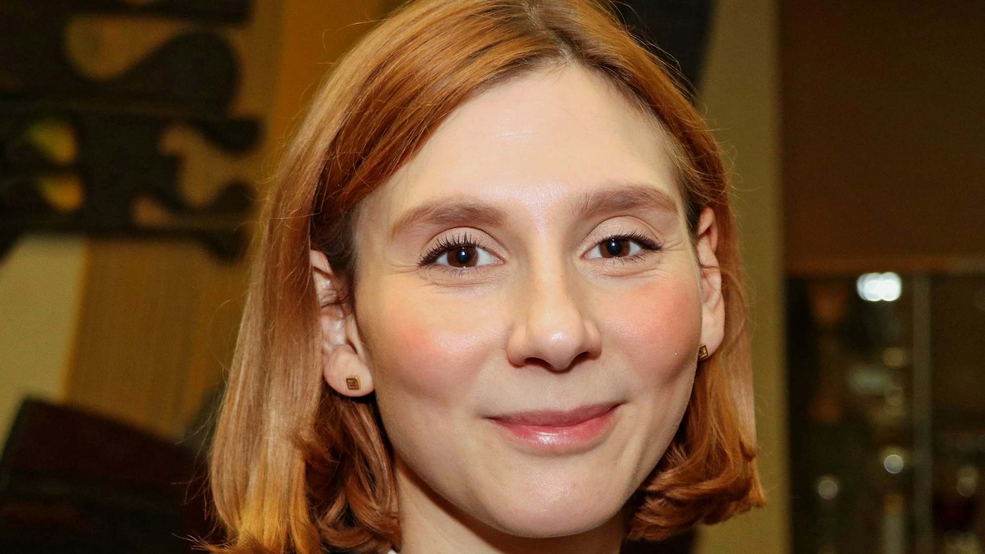 Auf dem Bild ist eine Mitarbeiterin der Deutschen Krebshilfe zu sehen.