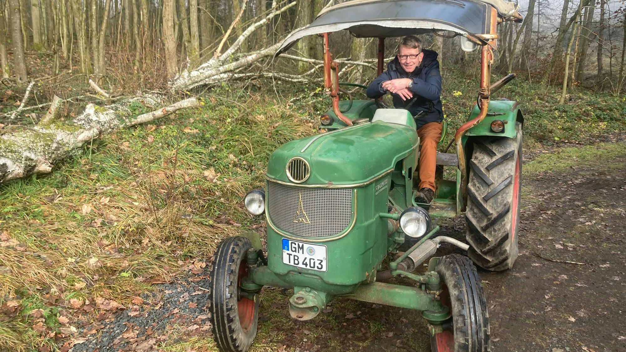 Thorsten Breitkopf, Ressortleiter Wirtschaft Kölner Stadt-Anzeiger, mit seinem Deutz-Traktor