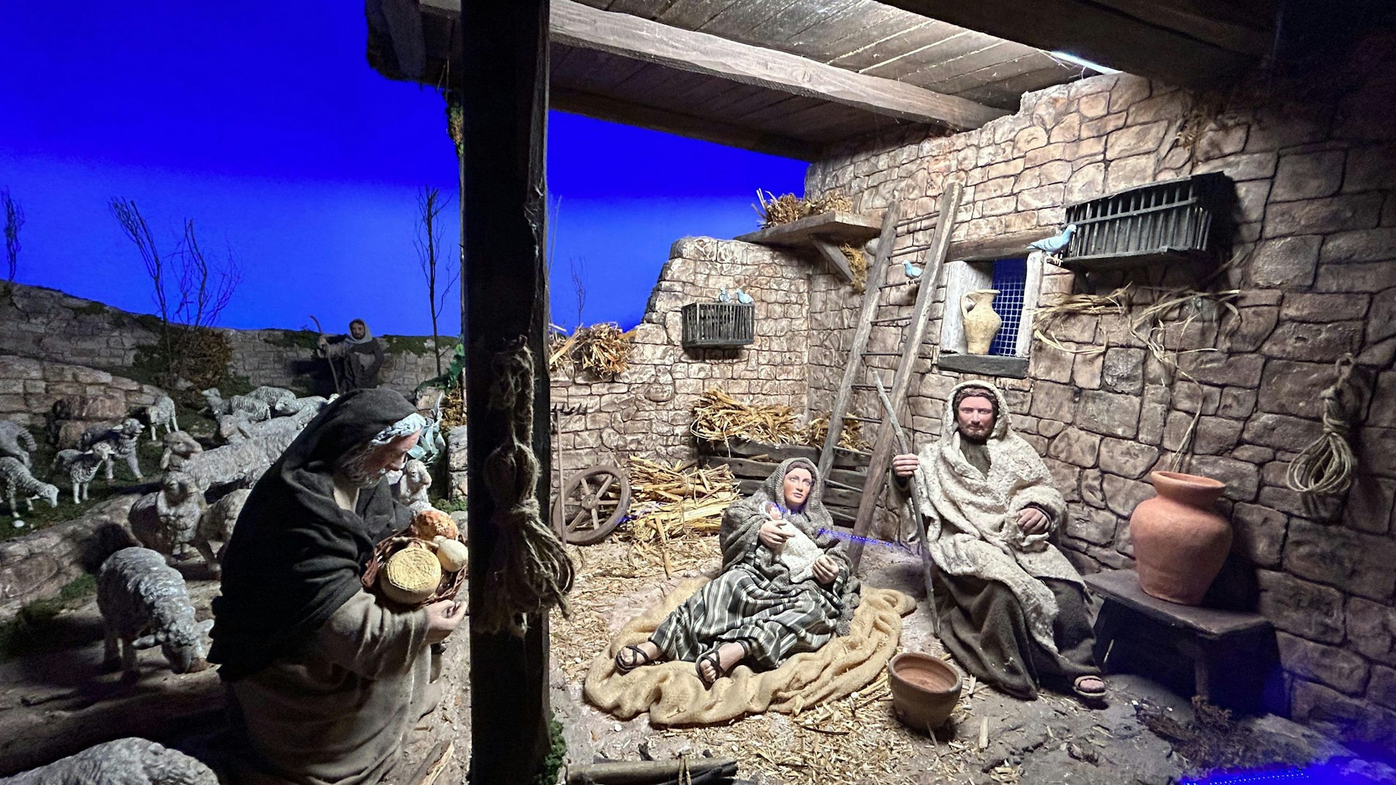 Italien, Greccio: Eine Krippe im Franziskanerkloster der mittelitalienischen Gemeinde Greccio.