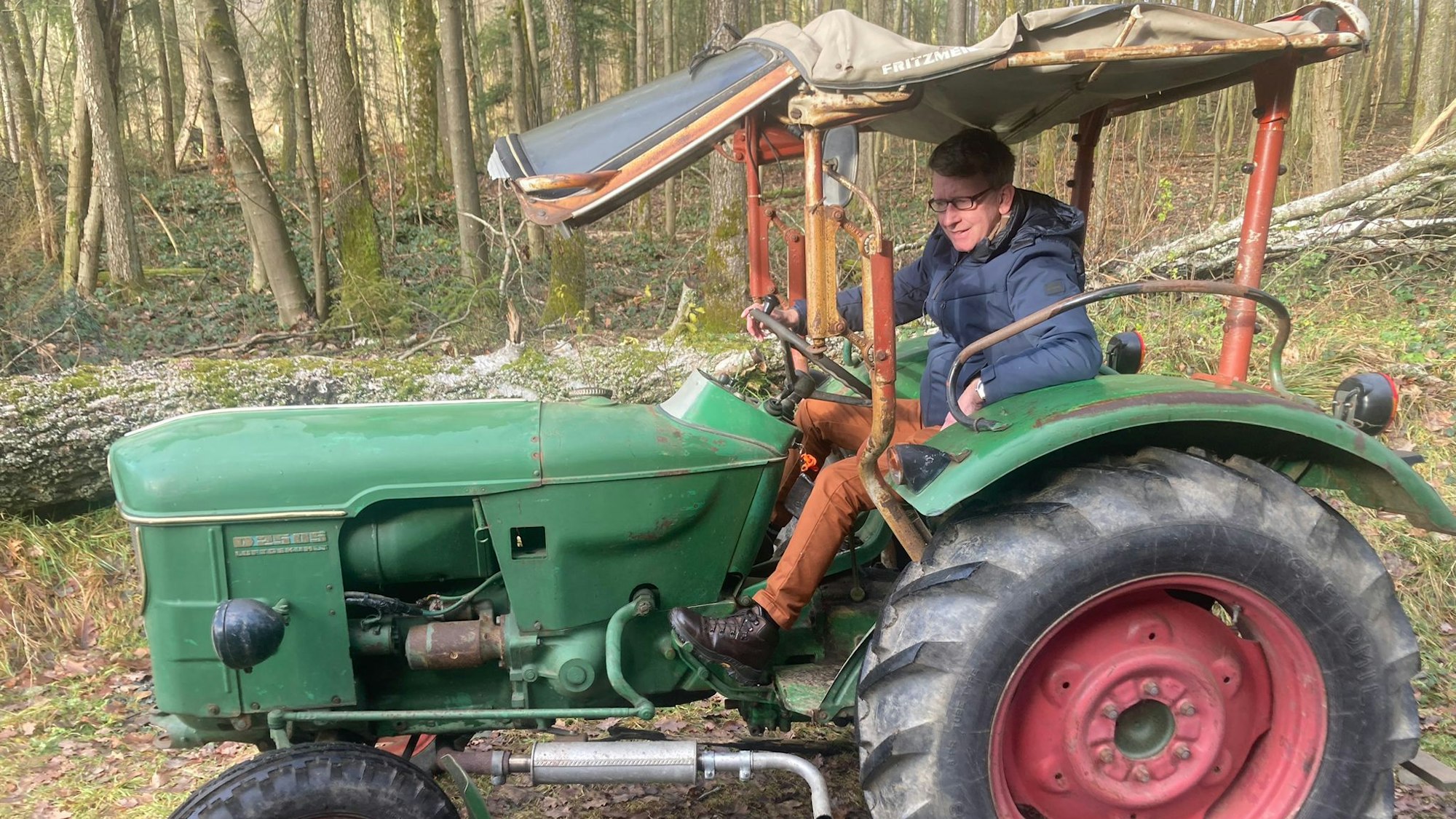 Thorsten Breitkopf, Ressortleiter Wirtschaft Kölner Stadt-Anzeiger, mit seinem Deutz-Traktor