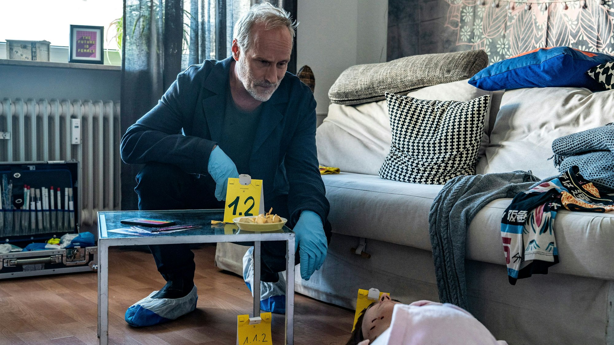 Paul Brix (Wolfram Koch) sucht im neuesten Frankfurter Tatort „Kontrollverlust“ den Mörder von einer jungen Newcomer-Streamerin.