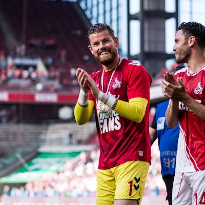Der langjährige FC-Torwart Timo Horn (l.), hier mit Ex-FC-Kapitän Jonas Hector, hat offenbar einen neuen Verein gefunden. (Archivbild)