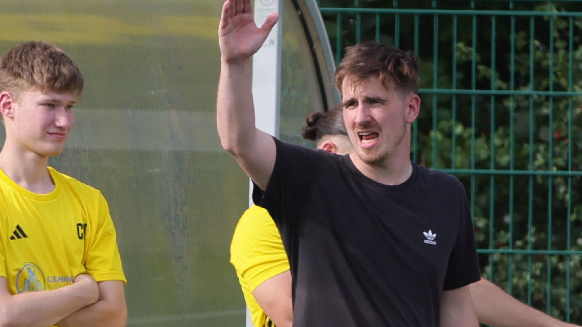 Auf dem Foto ist der Trainer von Glesch-Paffendorf, Marc Diamante, zu sehen.