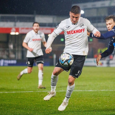 v.l. Marcel Mehlem SC Verl, 08, Florian Engelhardt FC Viktoria Koeln 1904, 16 GER, SC Verl vs. FC Viktoria Koeln 1904, Fussball, 3. Liga, 20. Spieltag, Spielzeit 2023/2024, 20.12.2023 DFL Regulations prohibit any use of photographers as image sequences and/or quasi-video. GER, SC Verl vs. FC Viktoria Koeln 1904, Fussball, 3. Liga, 20. Spieltag, Spielzeit 2023/2024, 20.12.2023 Verl *** v l Marcel Mehlem SC Verl, 08 , Florian Engelhardt FC Viktoria Koeln 1904, 16 GER, SC Verl vs FC Viktoria Koeln 1904, Football, 3 Liga, Matchday 20, Season 2023 2024, 20 12 2023 DFL Regulations prohibit any use of photographers as image sequences and or quasi video GER, SC Verl vs FC Viktoria Koeln 1904, Football, 3 Liga, Matchday 20, Season 2023 2024, 20 12 2023 Verl Copyright: xEibner-Pressefotox/xJanxStrohdiekx EP_JSK