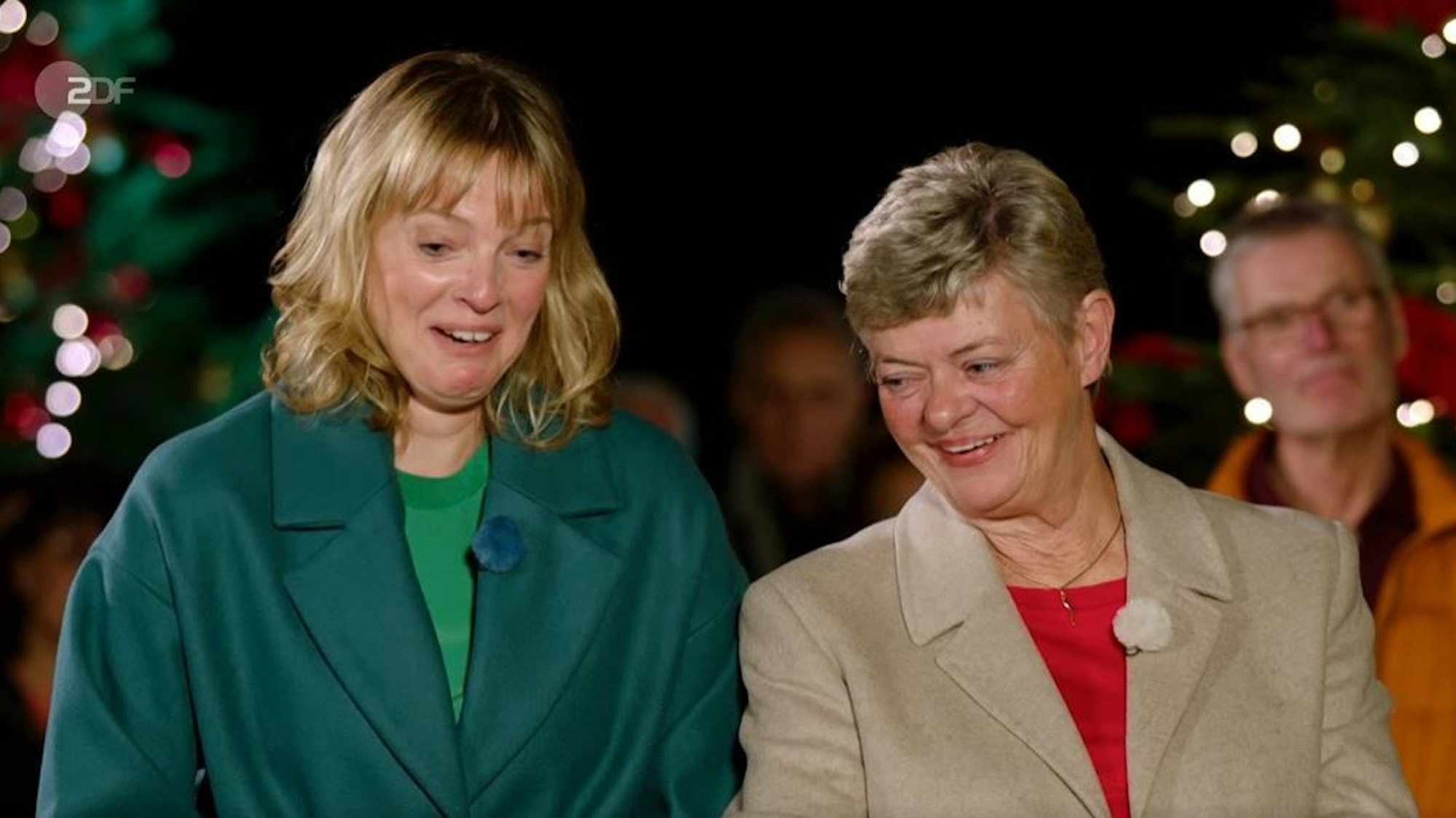 Tochter Daniela Stange und Mutter Annette Herwig staunen bei der Expertise bei „Bares für Rares“ nicht schlecht.