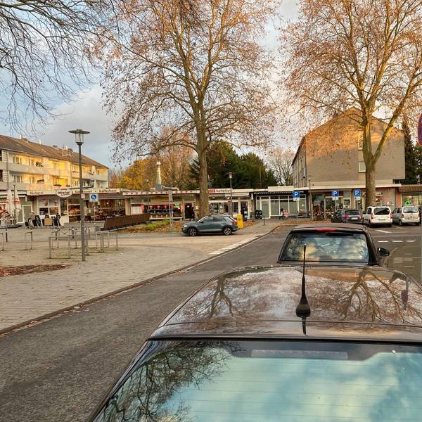 Zu sehen ist der Thüringer-Platz in Brühl-Vochem