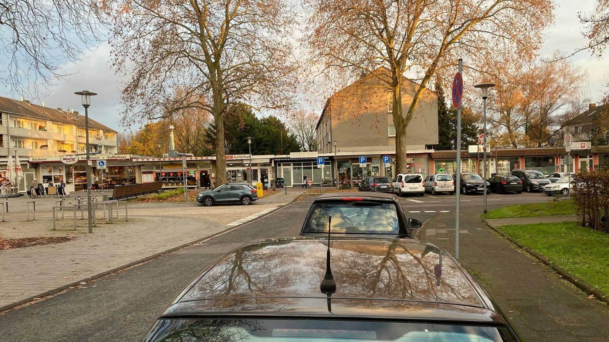 Zu sehen ist der Thüringer-Platz in Brühl-Vochem