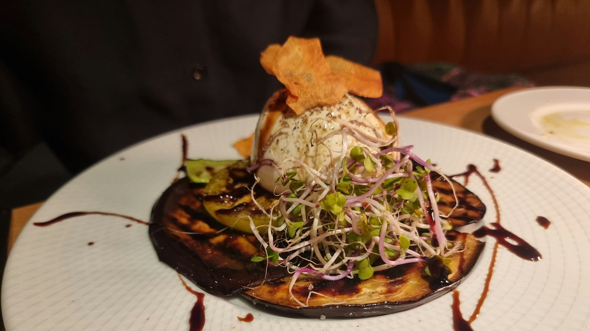 Burratina auf gegrilltem Gemüse