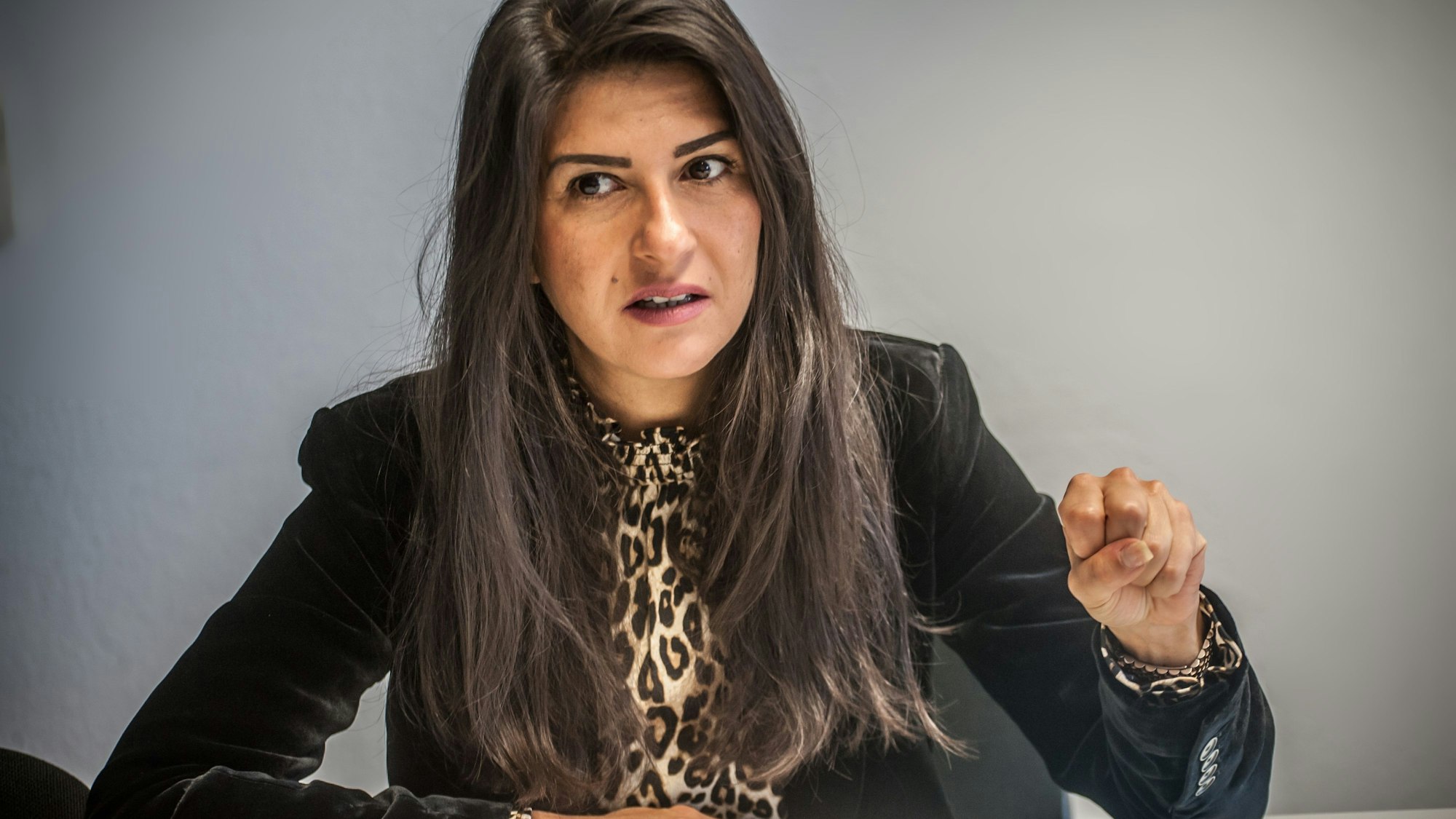 Die Bundestagsabgeordnete Serap Güler (Wahlkreis 101 Köln/Leverkusen) in der Redaktion beim Interview. Foto: Ralf Krieger