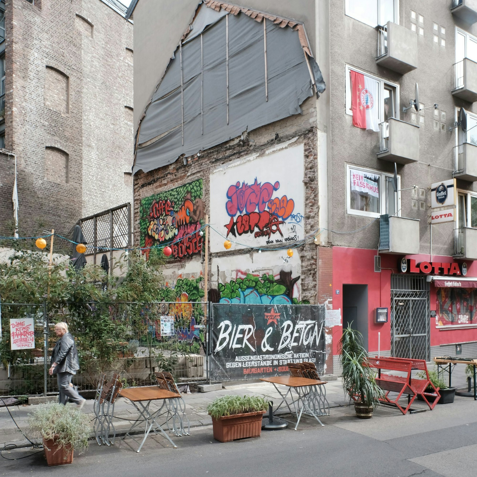 Zu sehen ist die ehemalige Baulücke neben der Bar Lotta.