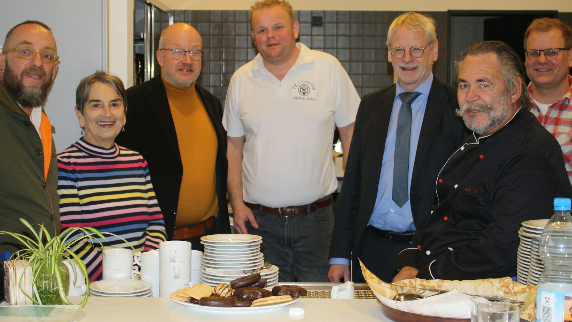 Zu sehen sind die Initiatoren des Weihnachtsessens.